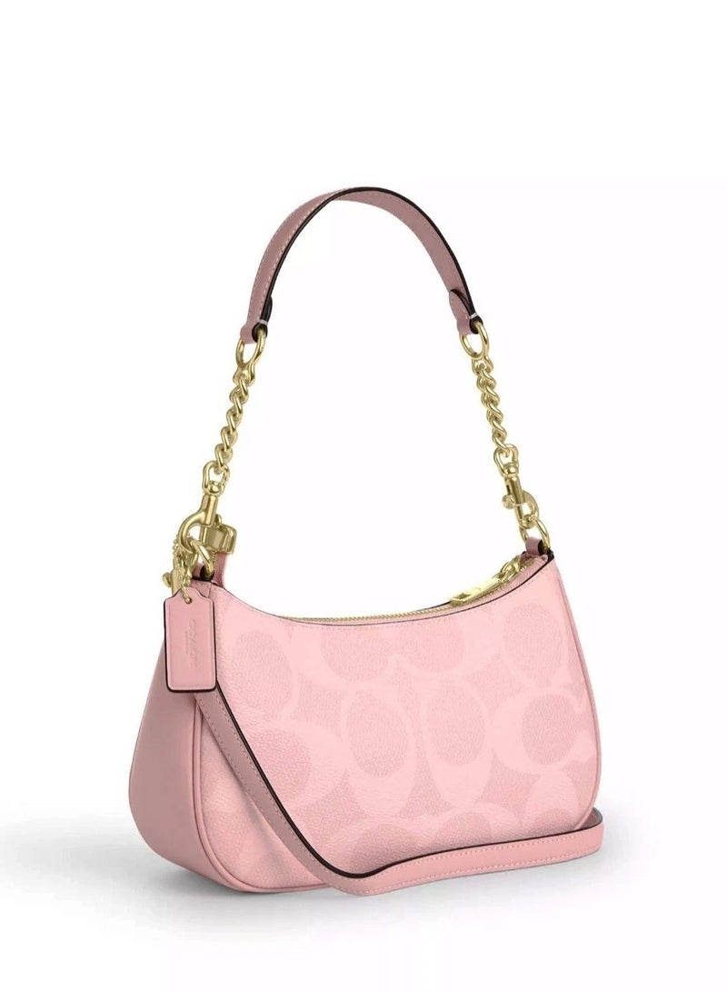 كوتش اوت ليت حقيبة كتف نسائية من كوتش تيري، مصنوعة من قماش مميز، حقيبة يد نسائية، حقيبة كتف نسائية، حقيبة تسوق نسائية، حقيبة سفر نسائية، لون وردي - 24 سم - Image 2